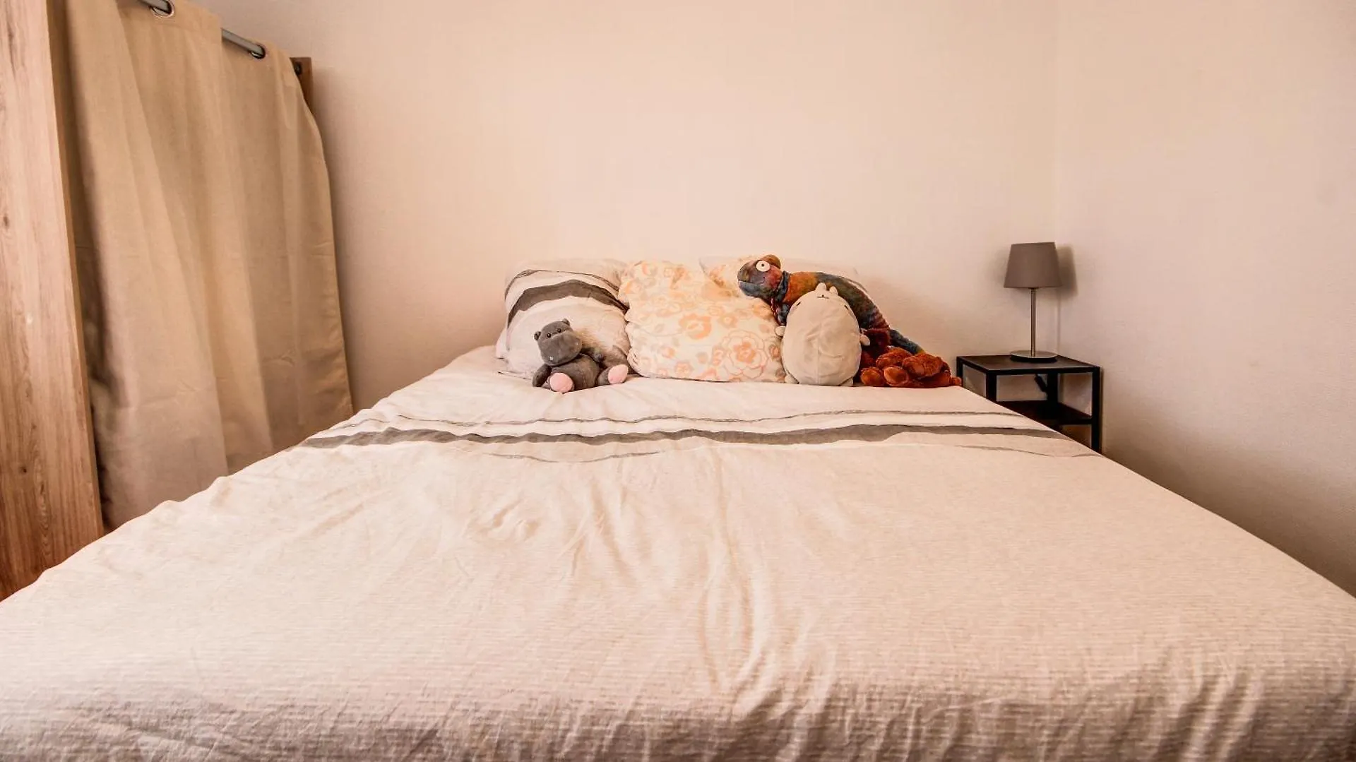 Suite T5 Rennes Gare - Parking Prive Gratuit アパート
