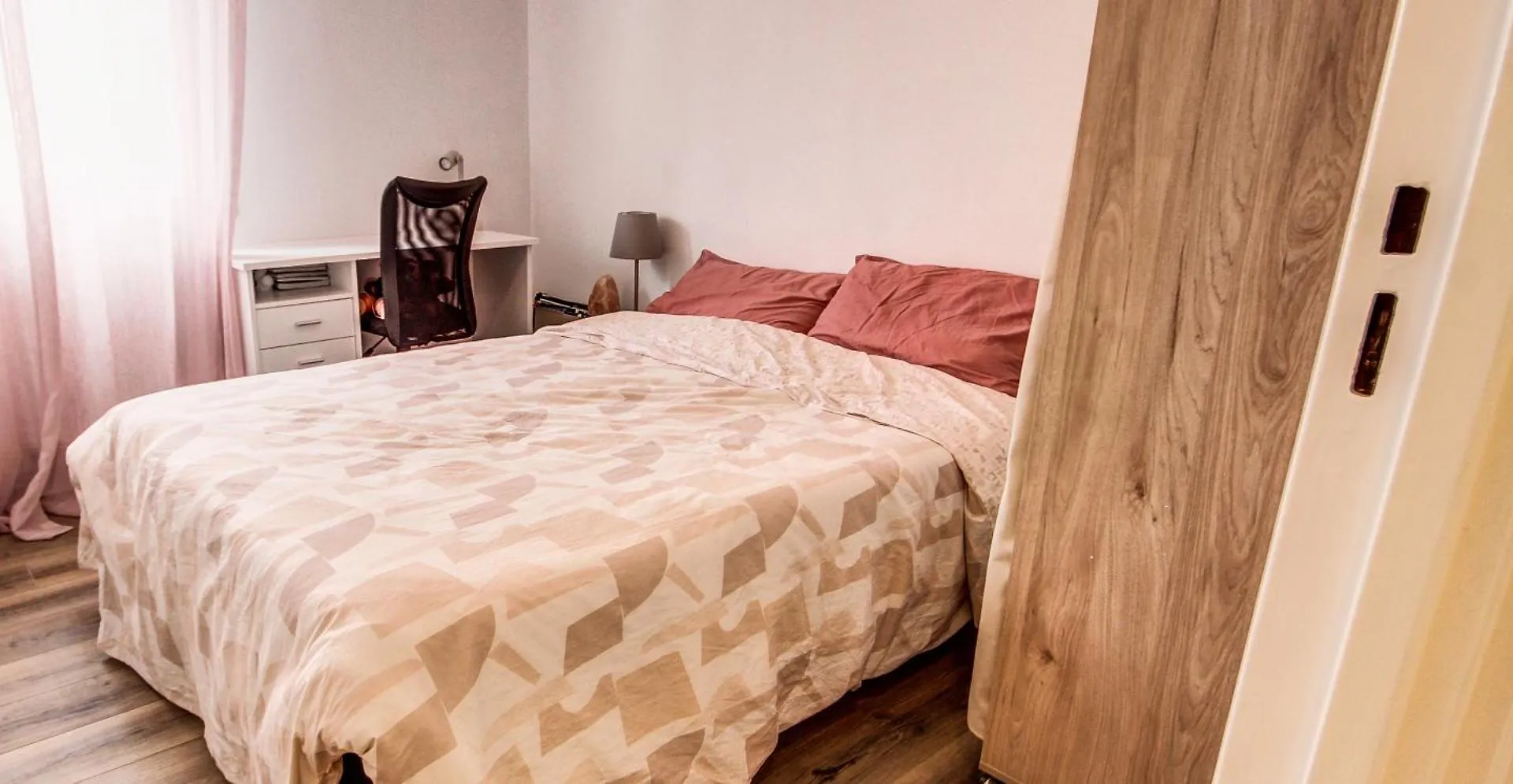 Suite T5 Rennes Gare - Parking Prive Gratuit 0*,